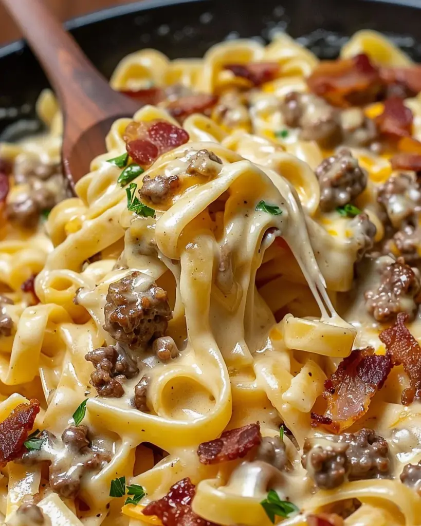 Loaded Bacon Cheeseburger Alfredo Pasta 4 4 1 22